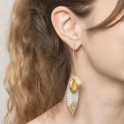 Boucles Longues Plume Cuir Et Coquillage (crème) -Jollia Soldes Magasin boucle oreille blanche plume coquillage