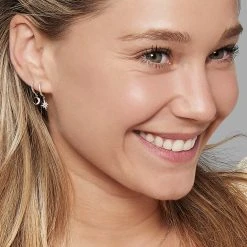 Mini Créoles Asymétriques étoile Et Lune (zircons Blancs) -Jollia Soldes Magasin boucle oreille or 2 2 2