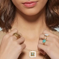 Collier Médaille Carrée Pierre (amazonite) 10 Collier Médaille Carrée Pierre (amazonite) -Jollia Soldes Magasin collier medaille carre ethnique 1