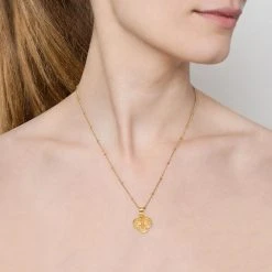 Collier Pendentif Trèfle (doré) -Jollia Soldes Magasin collier pendentif trefle dore by garance